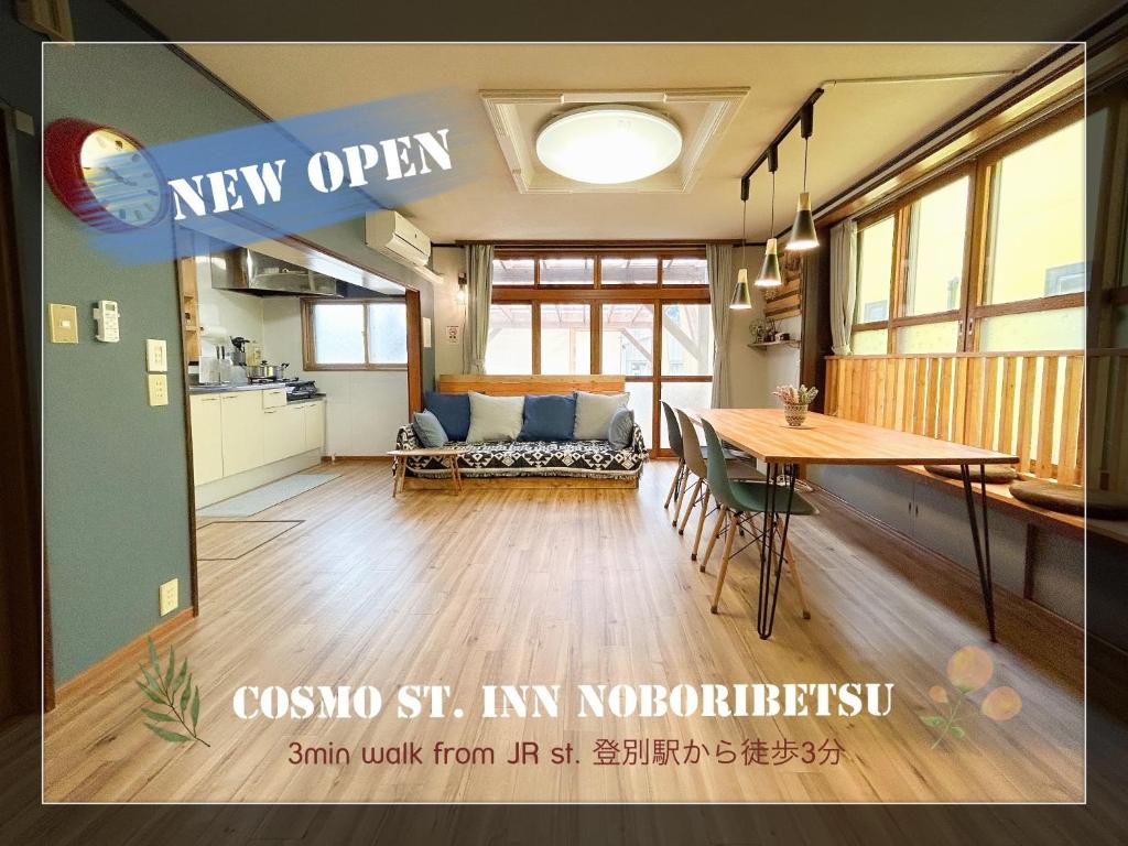 een woonkamer met een tafel en een bank bij Cosmo st,Inn Noboribetsu - Vacation STAY 87509v in Noboribetsu