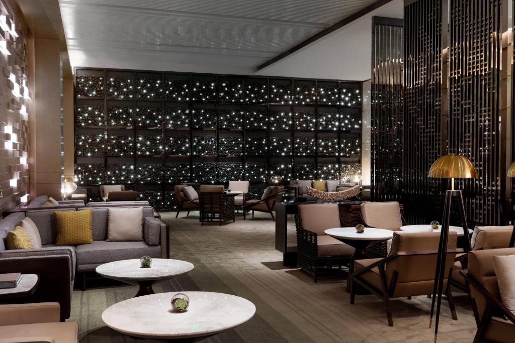 Posezení v ubytování Courtyard by Marriott Shunde Longjiang, Near Furniture Fair