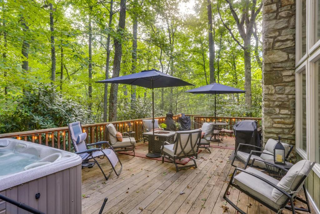 WellAppointed Boone Home with Hot Tub and Gas Grill, Valle Crucis