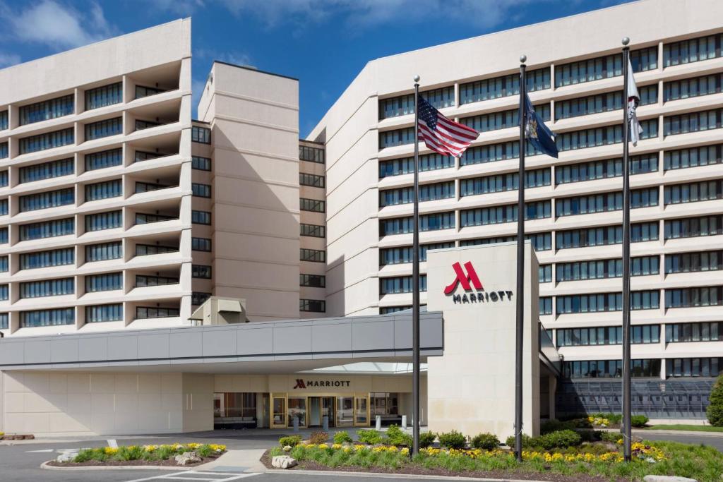 Long Island Marriott Hotel - Housity