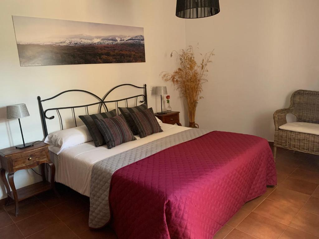 A bed or beds in a room at Al Viento, Alojamiento & Turismo Rural Prádena del Rincón