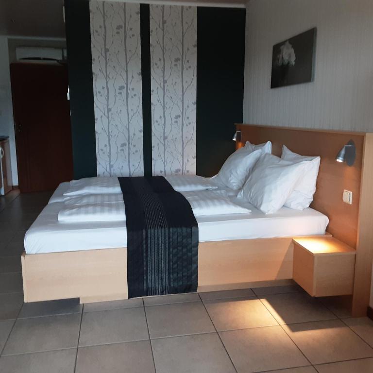 Postel nebo postele na pokoji v ubytování Sassor Village