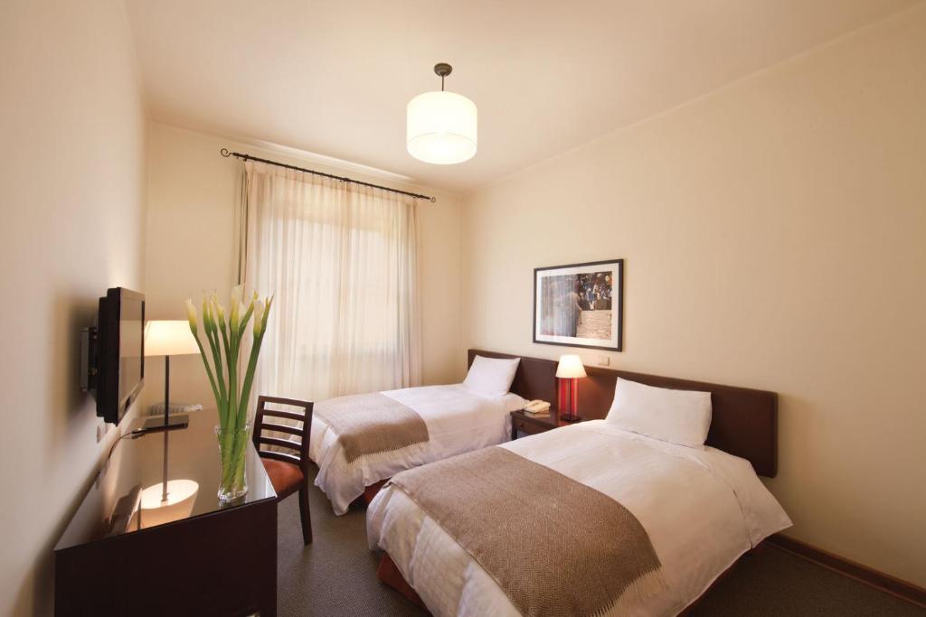 A bed or beds in a room at LP Los Portales Hotel Tarma