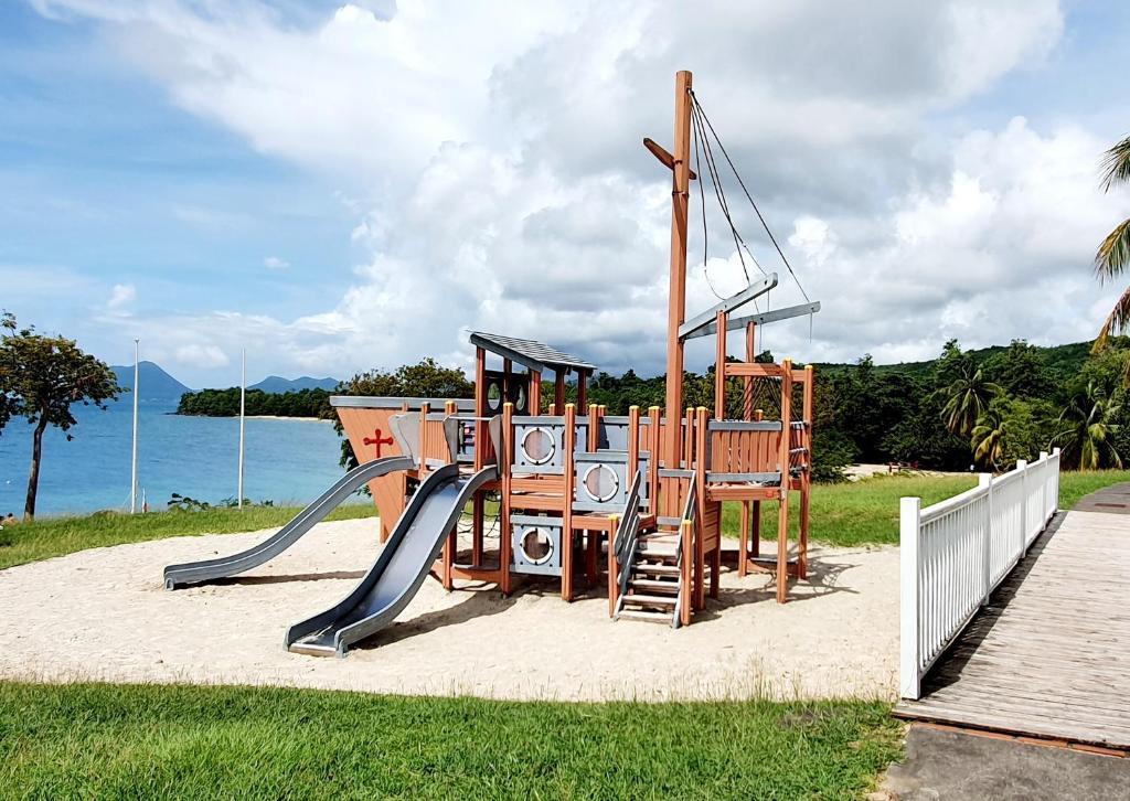 Herní místnost nebo prostor pro děti v ubytování TI OASIS Trinidad, Studio vue Mer à Pierre & Vacances