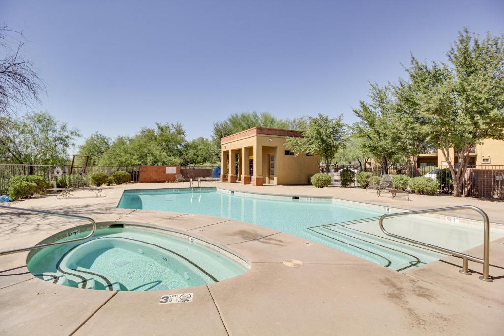 Central Tucson Condo with Community Pool and Hot Tub!, Tucson (updated