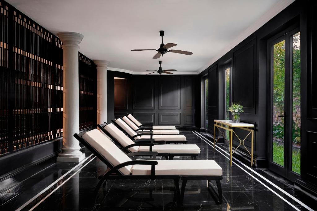 Oceanfront villa Nha Trang lịch trống