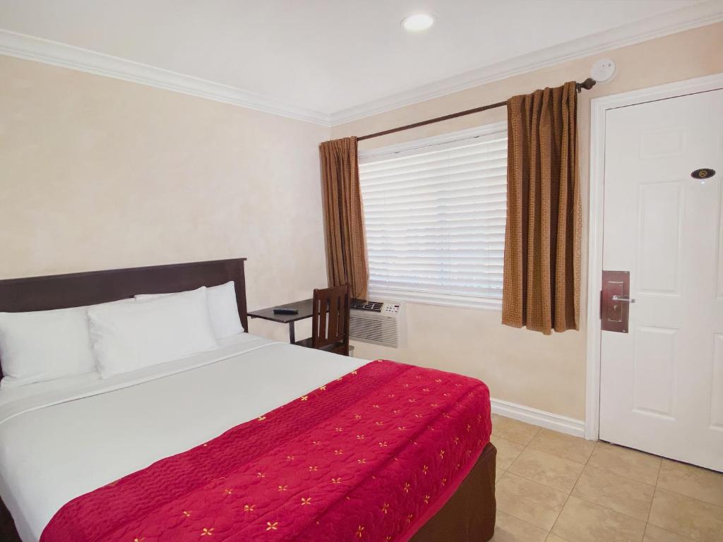 Nite Inn at Universal City - Walking Distance to Universal Studios Hollywood photo