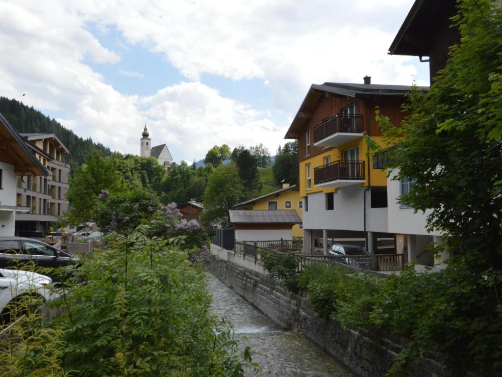 a river running through a town with buildings at Emma Top 2 in Dienten am Hochkönig