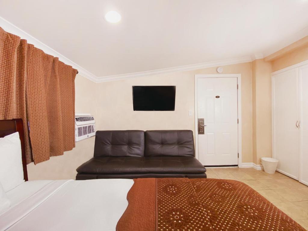 Nite Inn at Universal City - Walking Distance to Universal Studios Hollywood photo