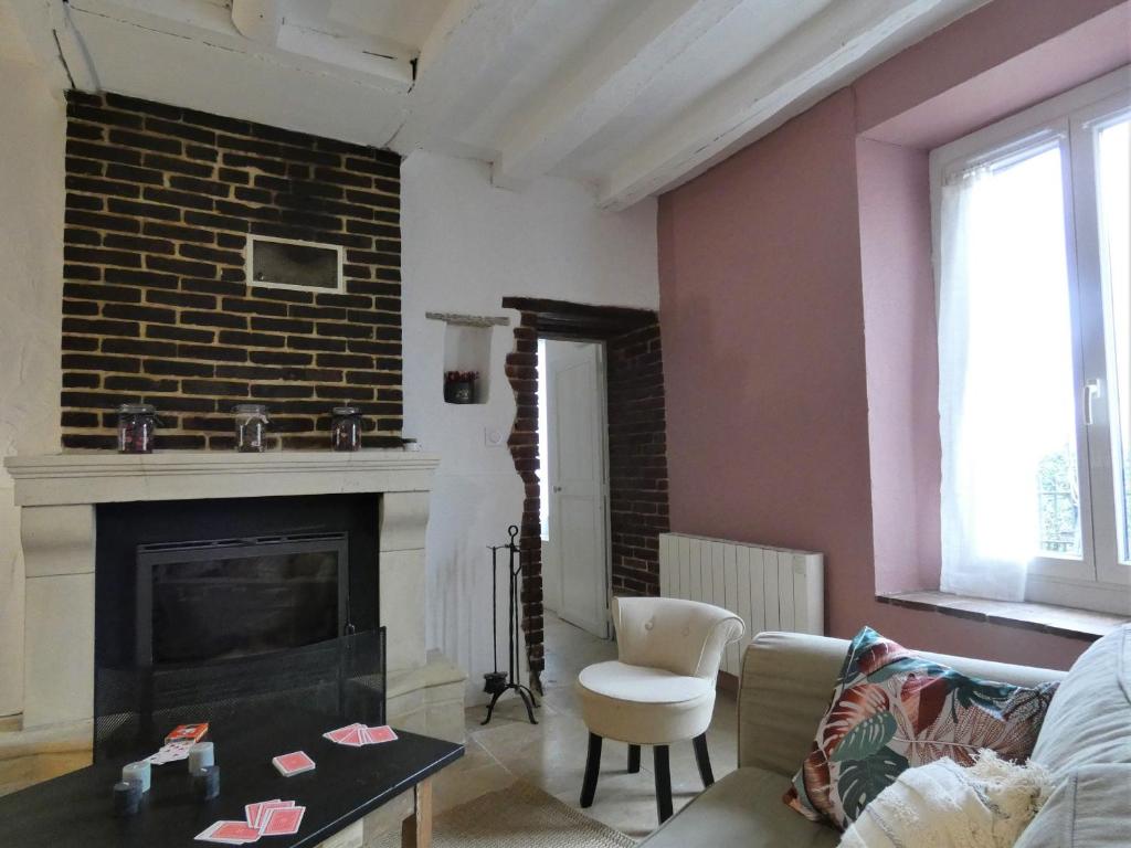 Posedenie v ubytovaní Gîte Rénové avec Jardin Clos et Terrasse - Idéal Familles/Amis, Eure-et-Loir, Proche Nogent le Rotrou - FR-1-581-104