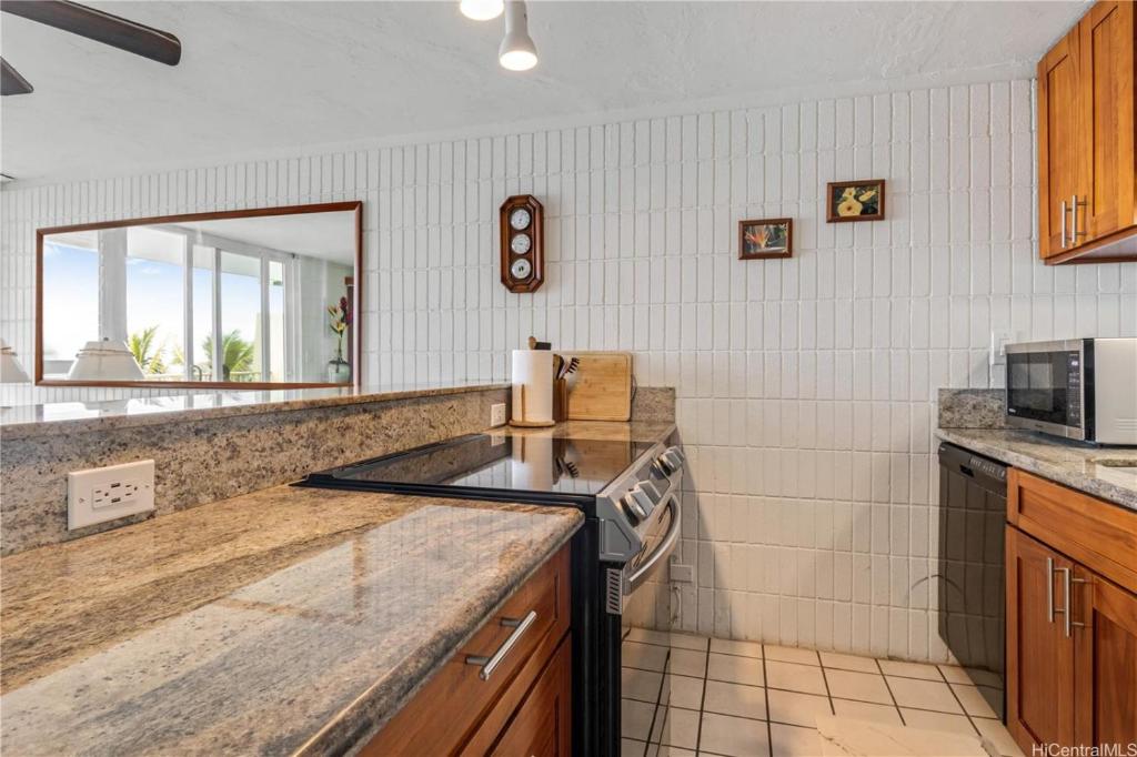 A cozinha ou cozinha compacta de Stunning Ocean Views Condos in Oahu at Punaluu