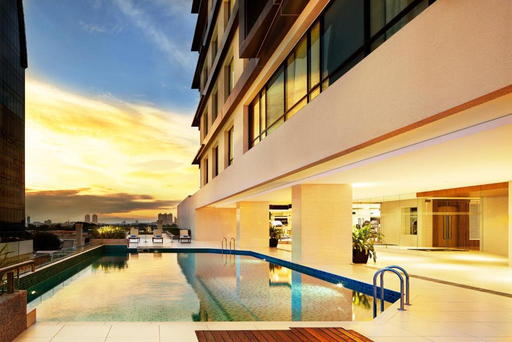Bazén v ubytování Four Points by Sheraton Puchong nebo v jeho okolí