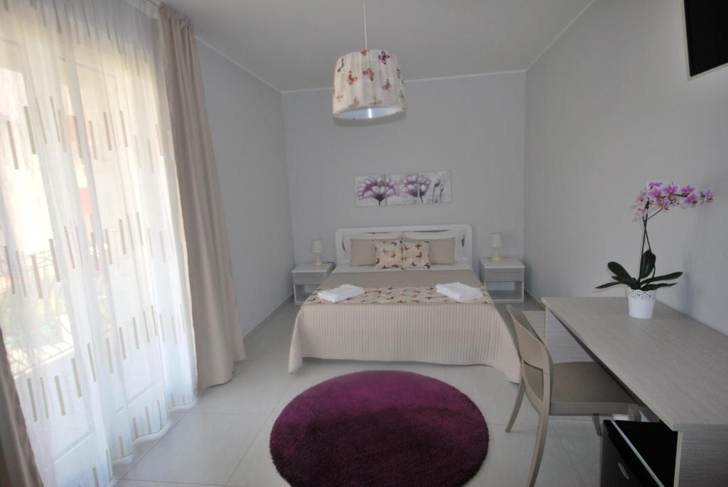 Postel nebo postele na pokoji v ubytování Pietra Bianca Rooms