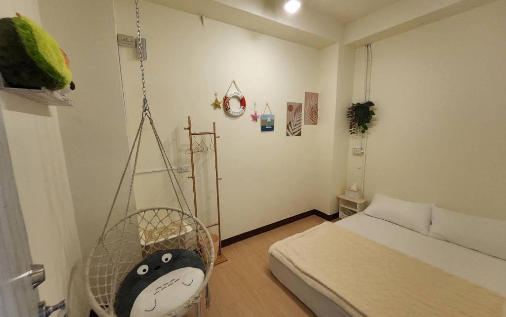 a bedroom with a swing and a bed in a room at 富貴民宿Full Great B&B包棟名宿 in Changhua City