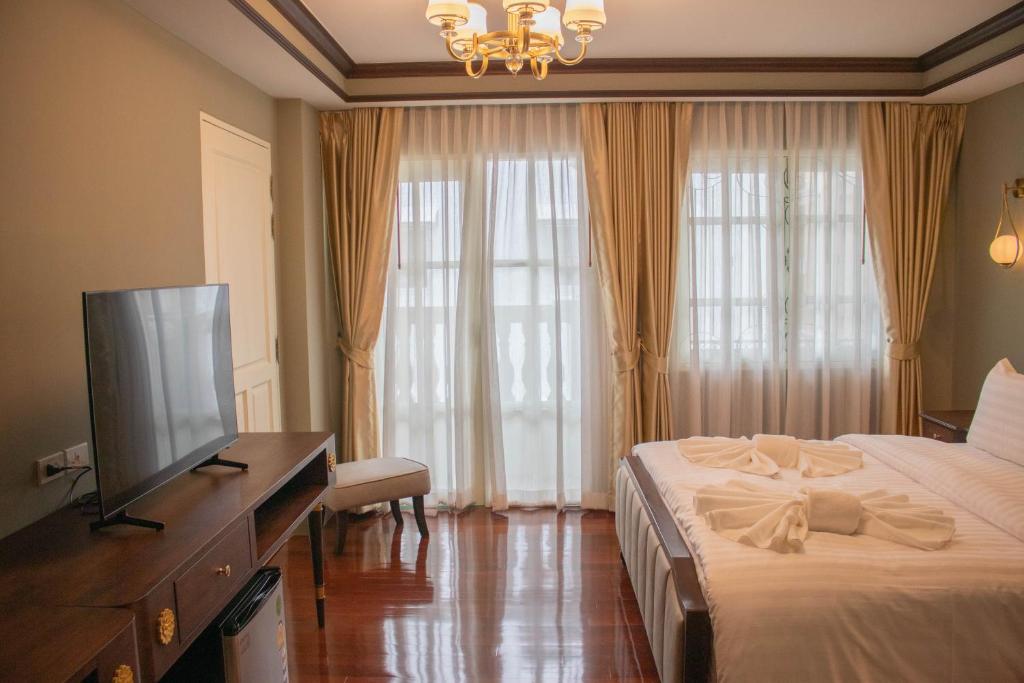 Siri Grand Bangkok Hotel - 2