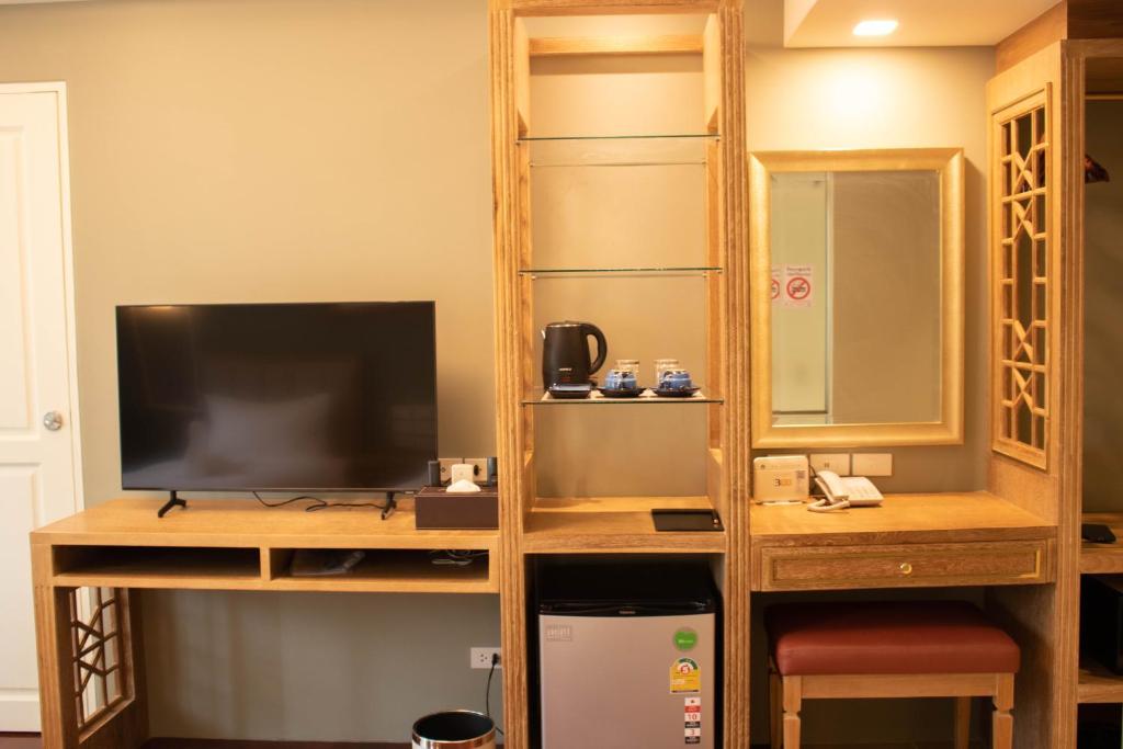 Siri Grand Bangkok Hotel - 11