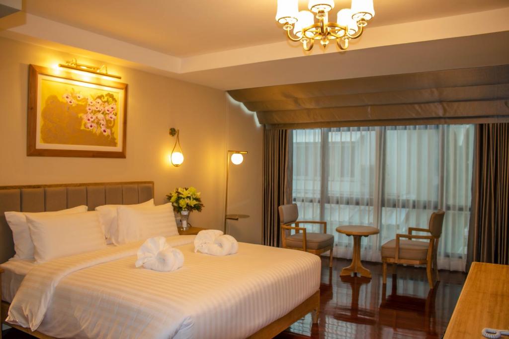 Siri Grand Bangkok Hotel - 14