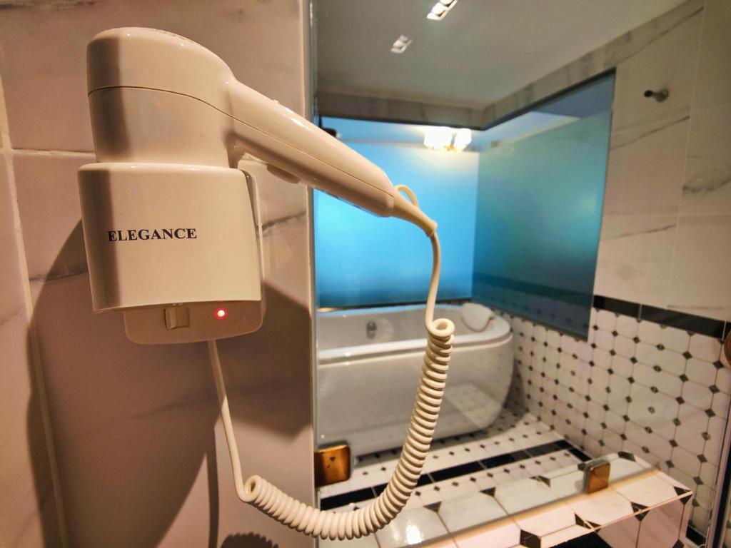 Siri Grand Bangkok Hotel - Resim 37