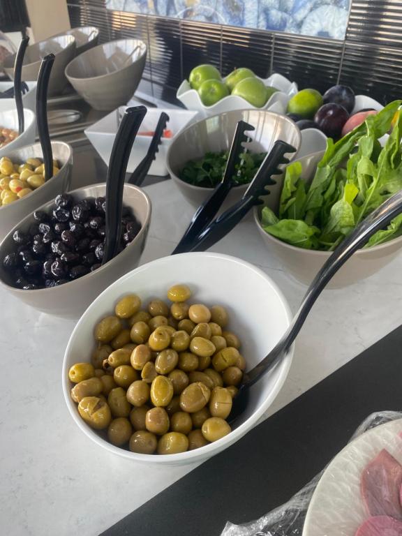 İn The Middle Hotel - 2