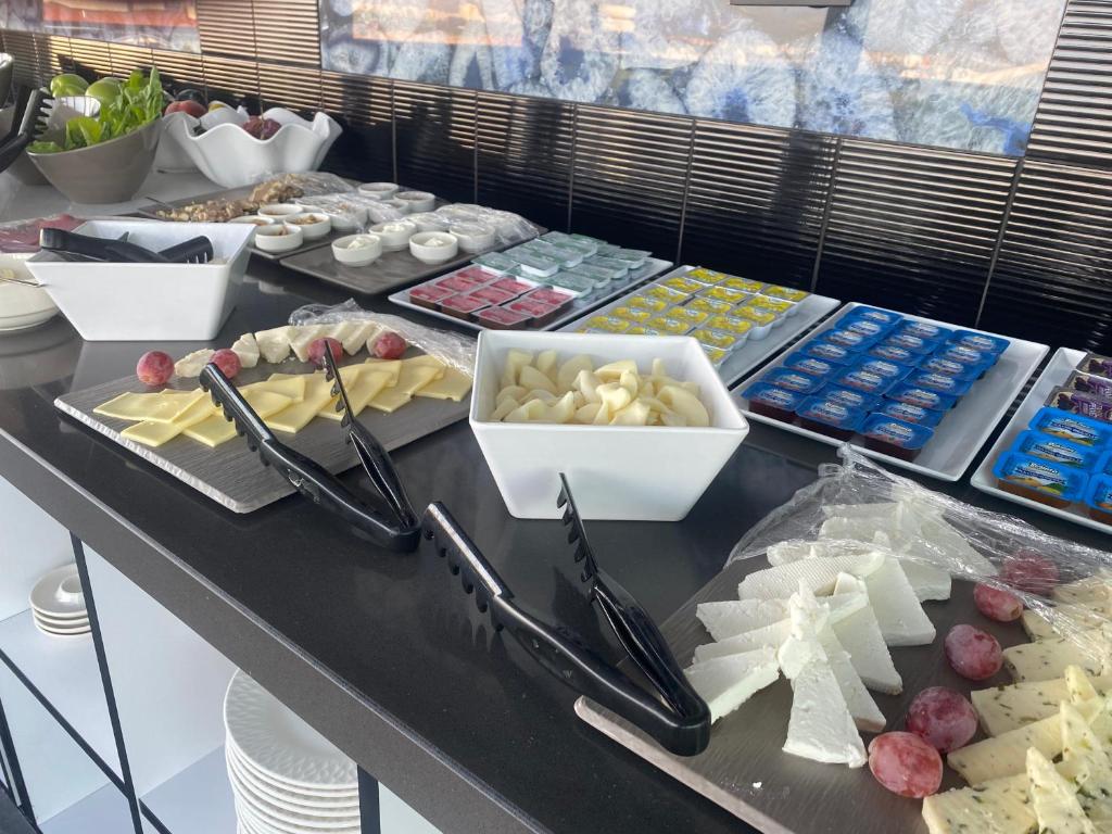 İn The Middle Hotel - 3