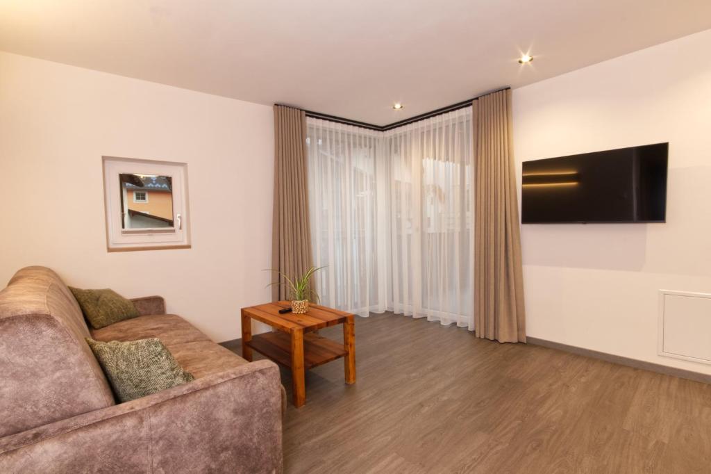 TV a/nebo společenská místnost v ubytování Pension & Residence Astoria