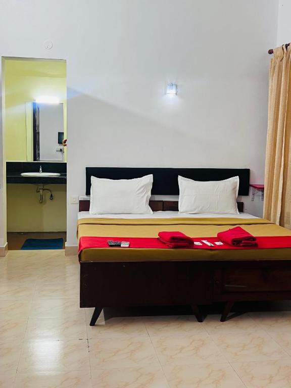 a bedroom with a large bed with a mirror at Hotel Sunday - Townhouse Club Airport Trivandrum in Trivandrum