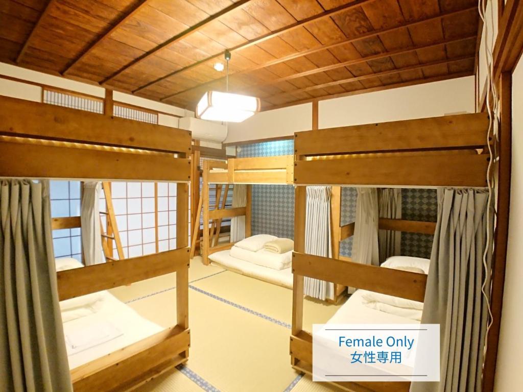 KINOSAKI KNOT female only dormitory - Vacation STAY 25710v tesisinde bir ranza yatağı veya ranza yatakları