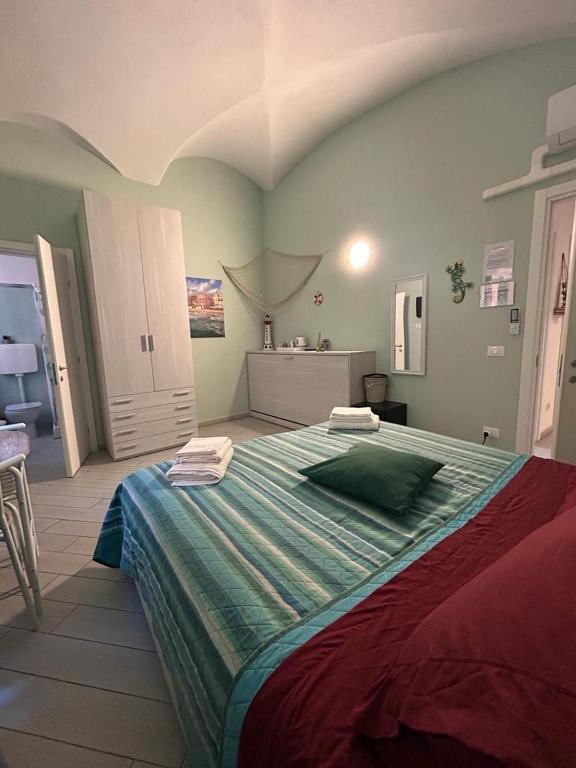 A bed or beds in a room at b&b La Rosa dei venti