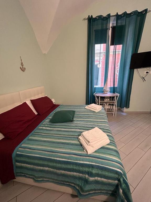A bed or beds in a room at b&b La Rosa dei venti