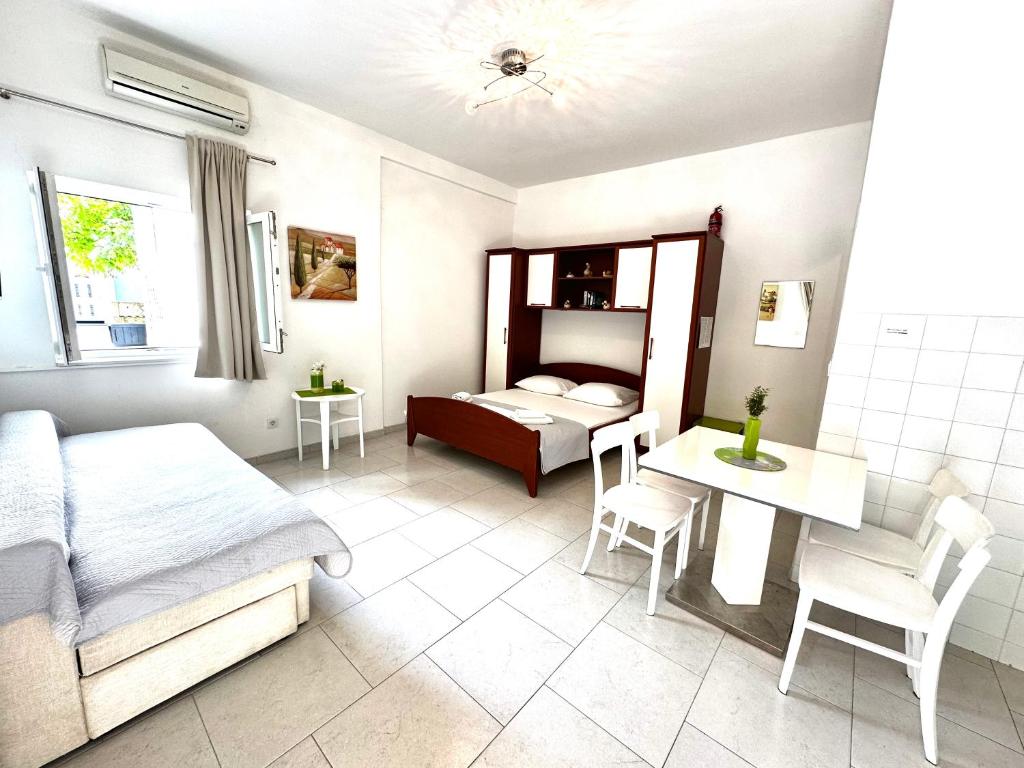 Studio Apartments Promajna