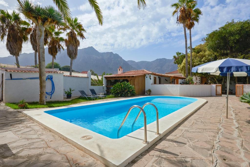 Bazén v ubytování Modern Apartment in Buenavista del Norte with a Shared Pool nebo v jeho okolí
