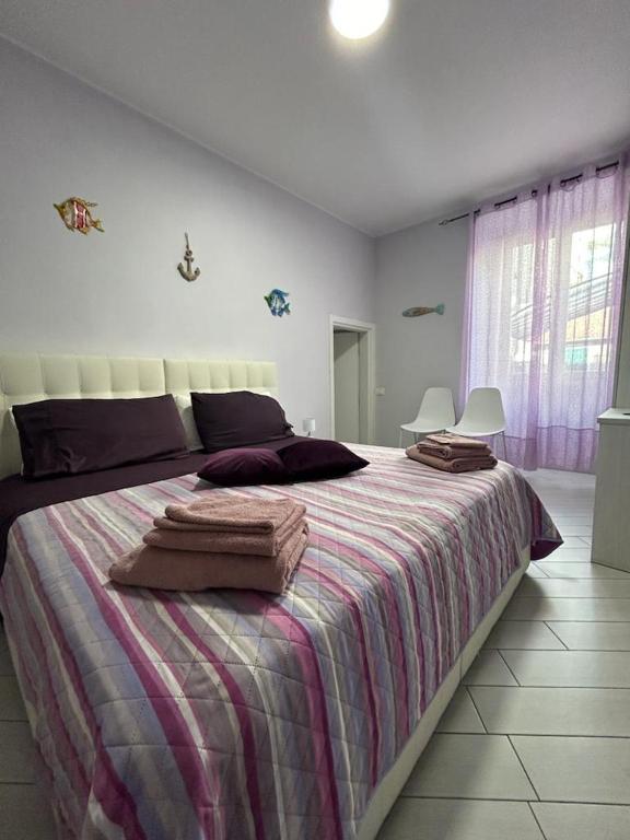 A bed or beds in a room at b&b La Rosa dei venti