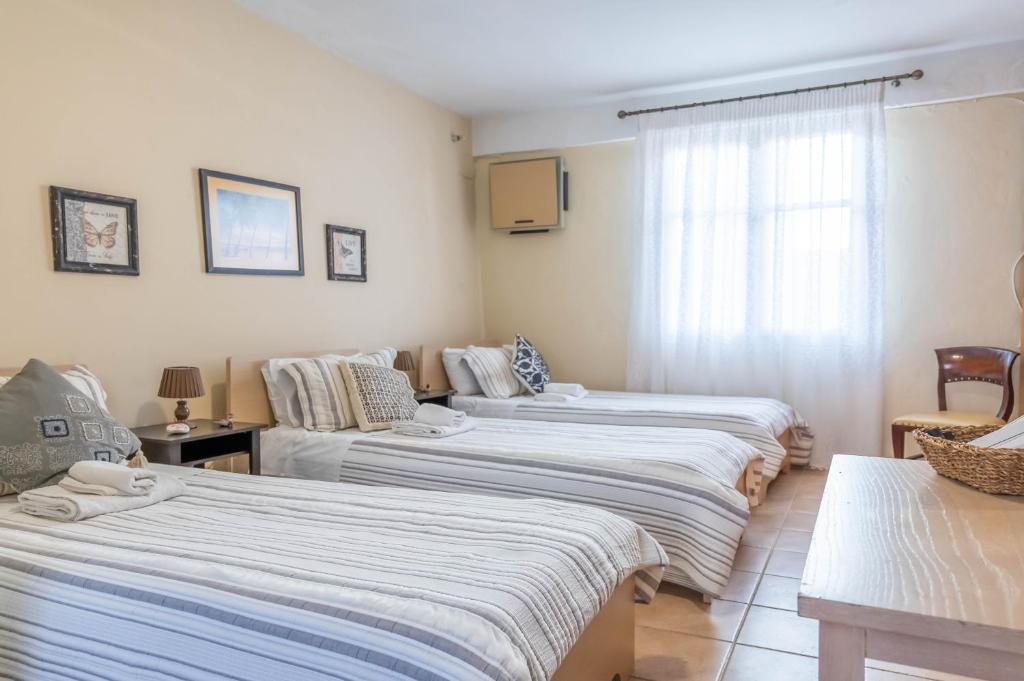 Ένα ή περισσότερα κρεβάτια σε δωμάτιο στο Golden Nest