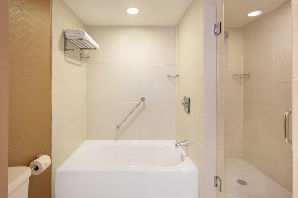 Koupelna v ubytování Sheraton Suites Fort Lauderdale West