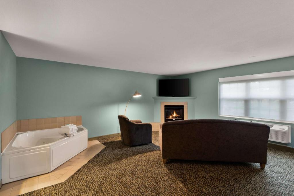 Wyndham Garden Galena Hotel & Day Spa - King Studio Suite - No Fumar