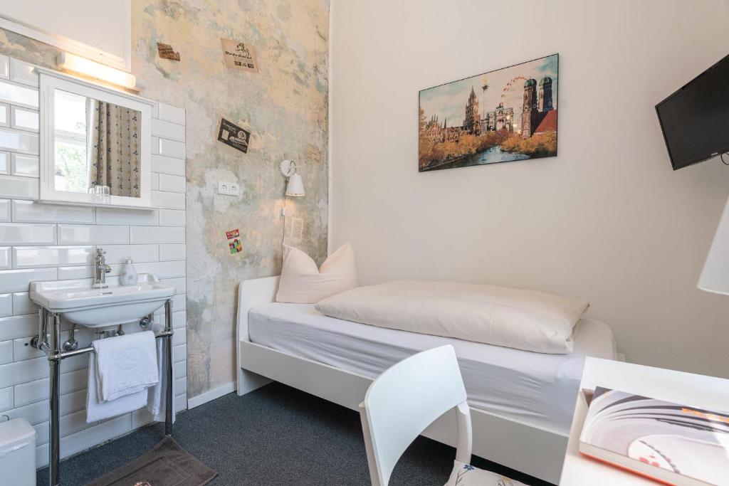 Postel nebo postele na pokoji v ubytování Hotel-Pension am Siegestor