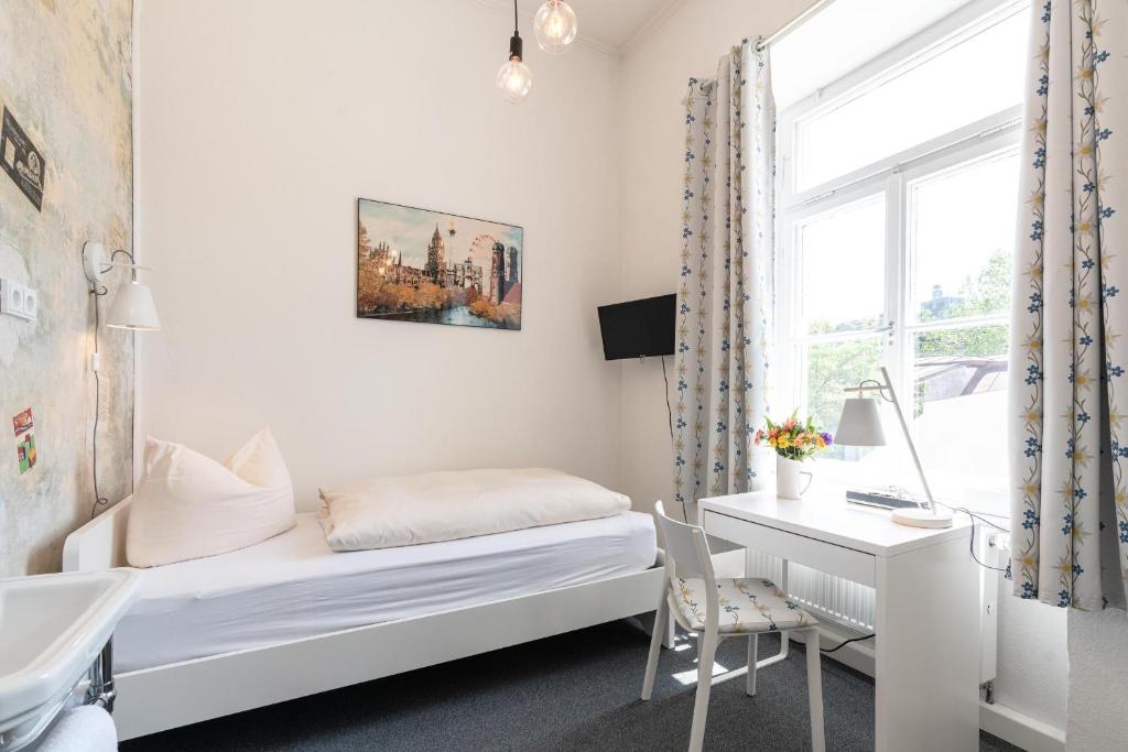 Postel nebo postele na pokoji v ubytování Hotel-Pension am Siegestor