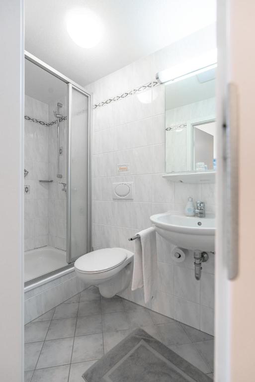 Koupelna v ubytování Hotel-Pension am Siegestor