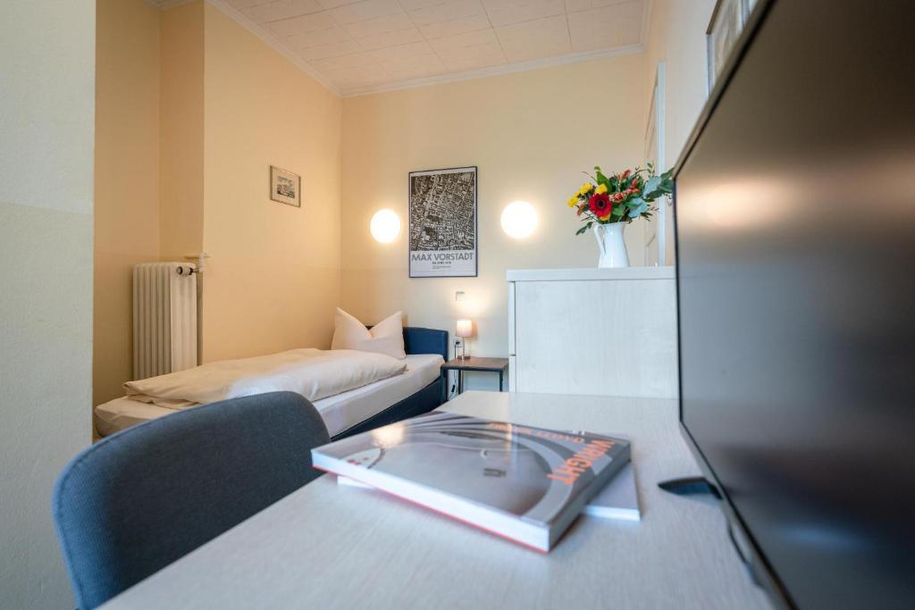 Postel nebo postele na pokoji v ubytování Hotel-Pension am Siegestor