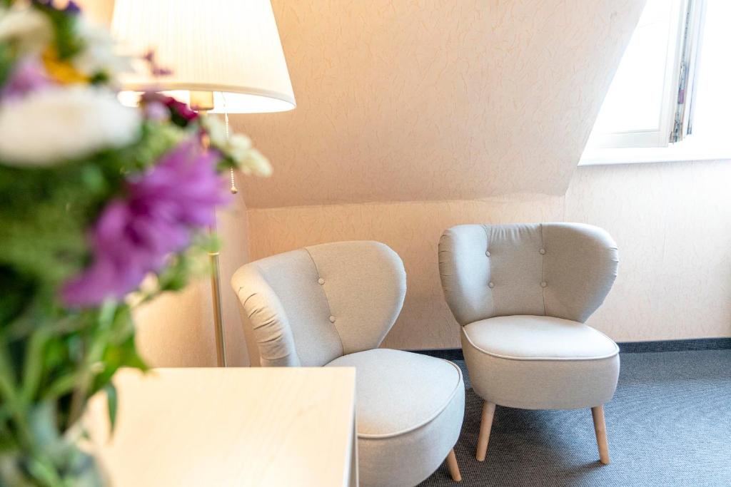 Posezení v ubytování Hotel-Pension am Siegestor
