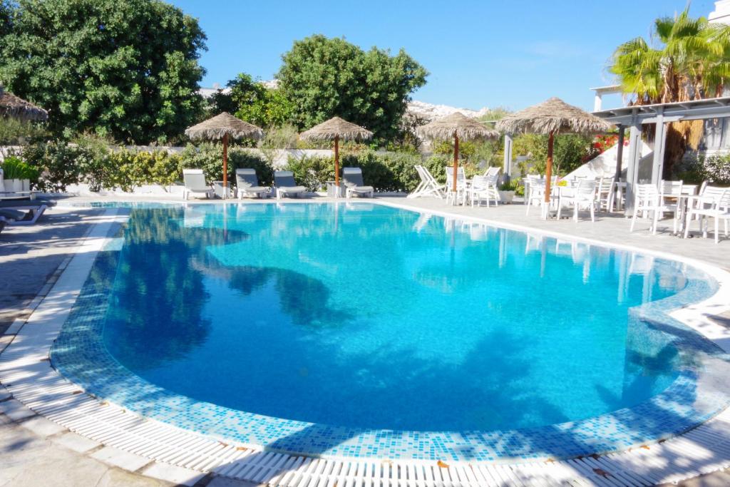 Bazén v ubytování HOTEL MOHITERO nebo v jeho okolí