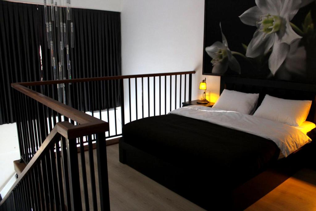 Postel nebo postele na pokoji v ubytování Royal Stay