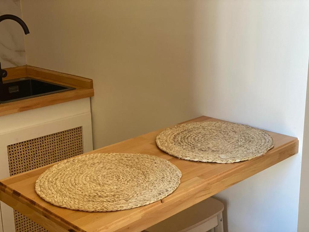 two mats sitting on top of a wooden table at Ca' Amaranta in Margherita di Savoia