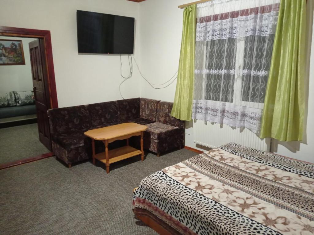 Едельвейс - Family Room With Private Bathroom