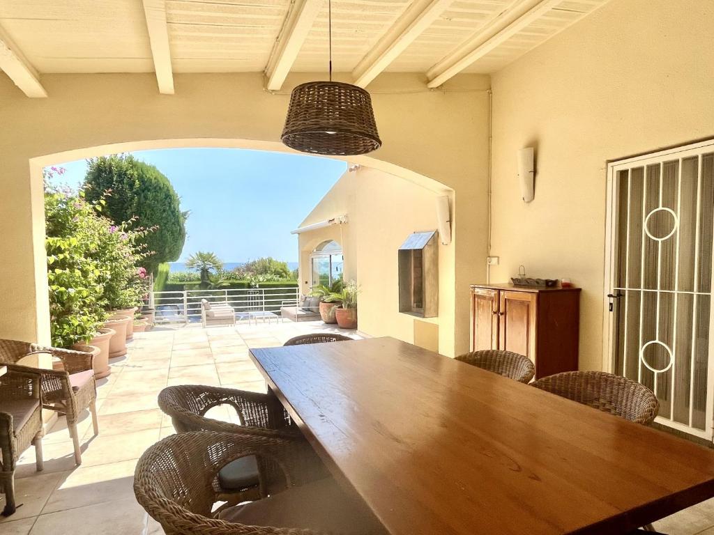 Fotografia z galérie ubytovania Villa Catalina Stunning 4bedroom villa with air conditioning sea views & private swimming pool ideal for families v destinácii L'Ametlla de Mar