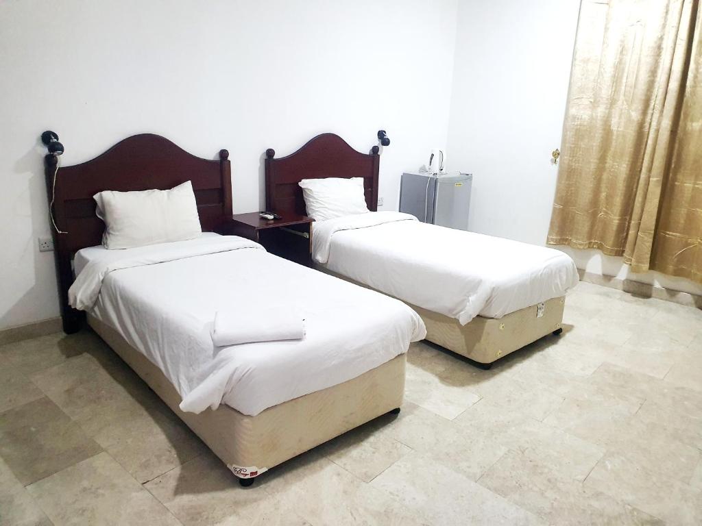 Postel nebo postele na pokoji v ubytování Al Reef Hotel Suits