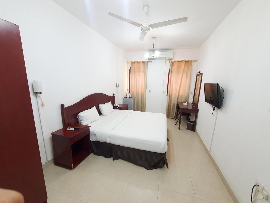 Postel nebo postele na pokoji v ubytování Al Reef Hotel Suits
