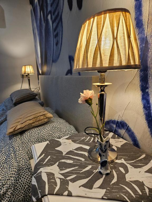 Postel nebo postele na pokoji v ubytování Logement Hellevoetsluis