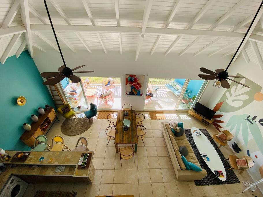 Χώρος καθιστικού στο BOSECRET Superbe sur la plage à Orient Bay Piscine NEW