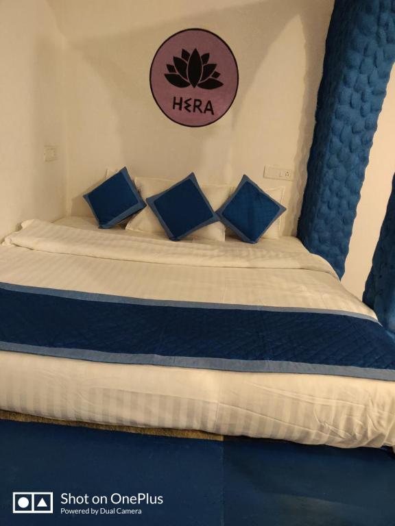 Postel nebo postele na pokoji v ubytování Makarios Boutique Hotel
